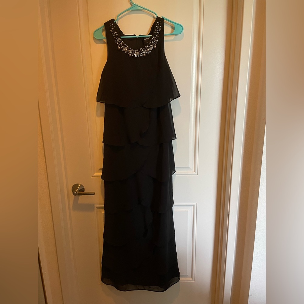 Evening dress size M with gems